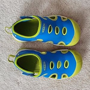 Keen kids water shoes sz 11